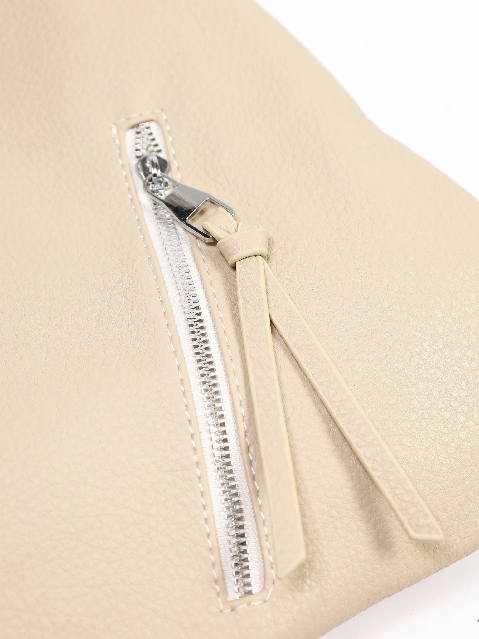 Сумка-шоппер с декоративными цепочками в ассортименте